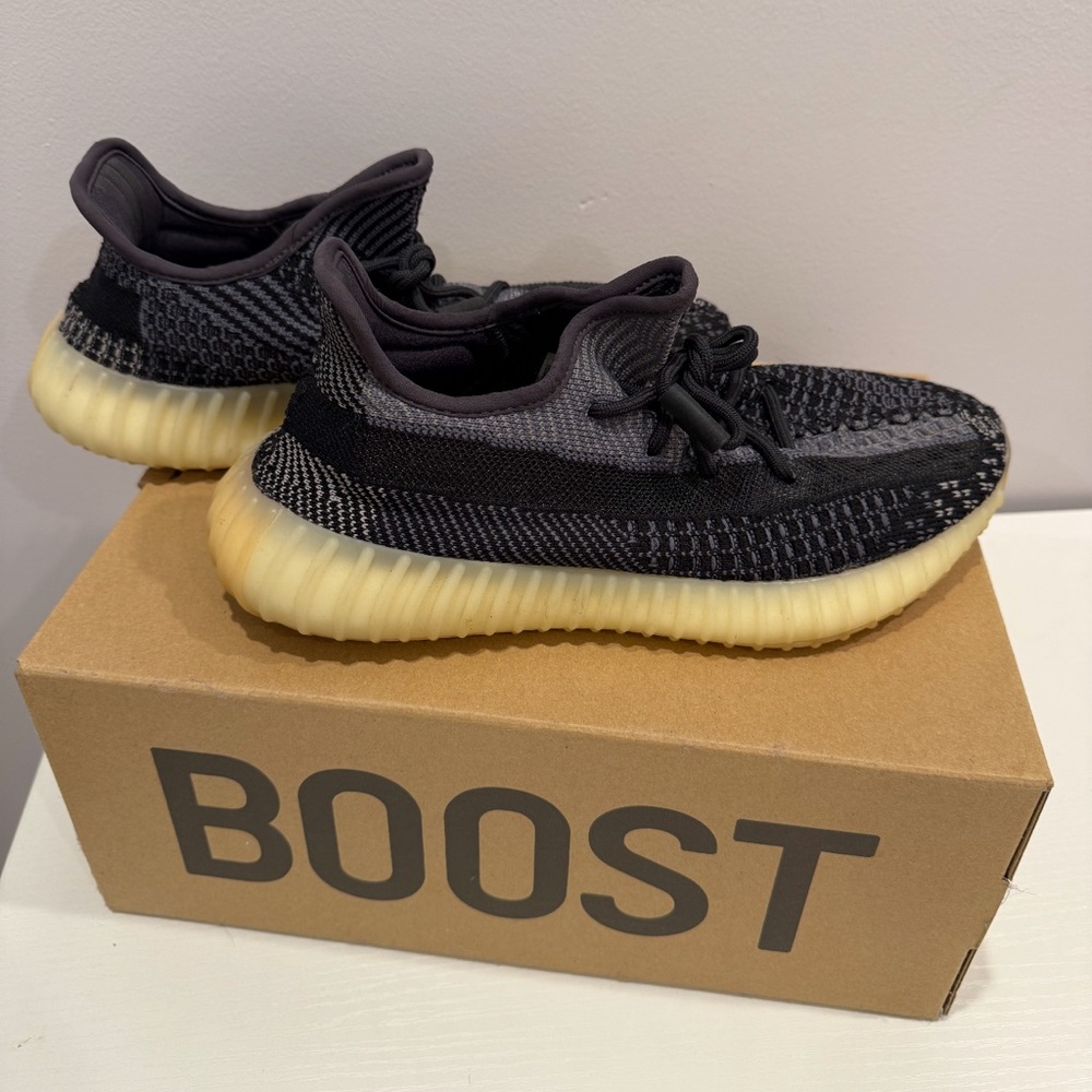 Yeezy Boost 350 V2 ‘Carbon’